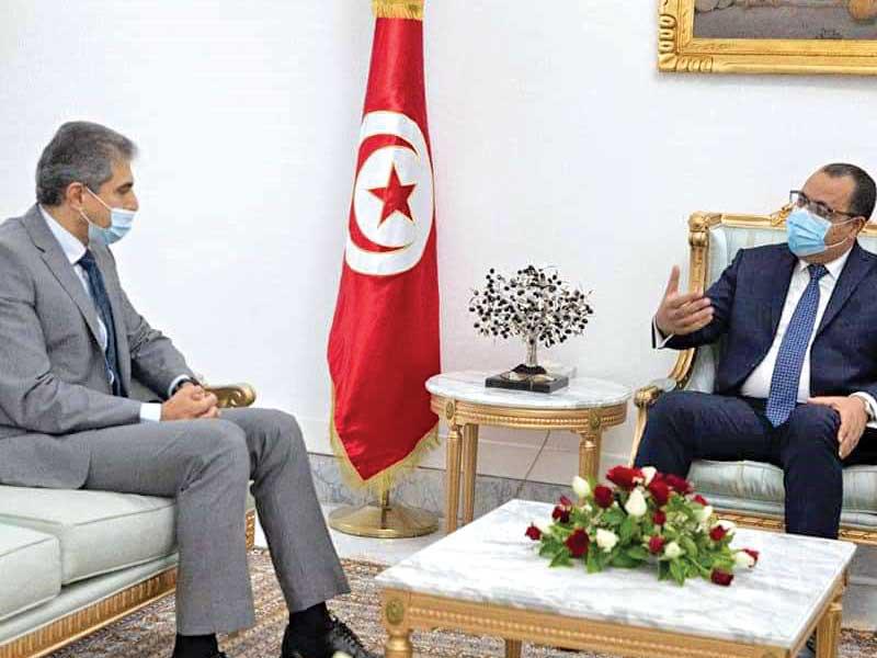 رئيس الحكومة التونسية مستقبلاً السفير الظفيري