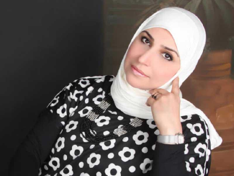 الفنانة التشكيلية د. منى العبدالباري