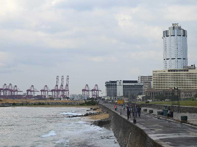 ميناء كولومبو يستقبل سفنا يابانية وهندية وصينية تعبيرا عن استراتيجية الحياد