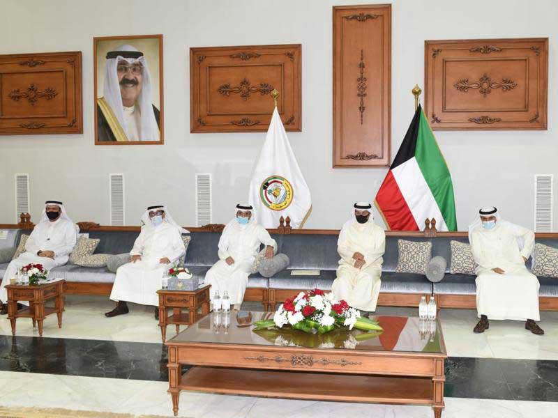 وزير الدولة لشؤون البلدية، وزير الدولة لشؤون الإسكان والتطوير العمراني، شايع الشايع و المدير العام للبلدية، م. أحمد المنفوحي والمحافظ ناصر الحجرف والمدير العام للمؤسسة العامة للرعاية السكنية بدر الوقيان خلال اللقاء بأهالي المطلاع