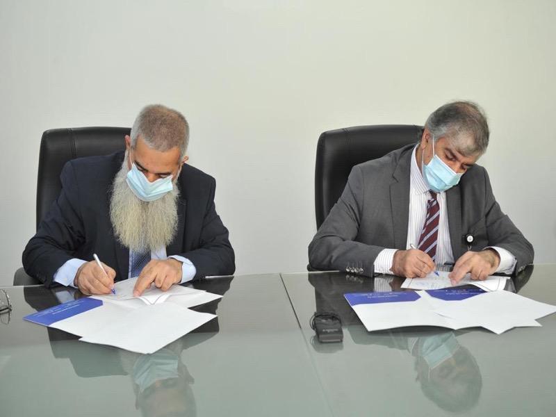 جانب من توقيع الاتفاقية