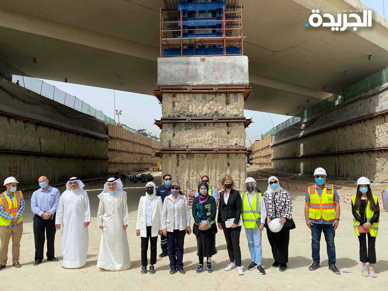 مسؤولو المعهد خلال الزيارة