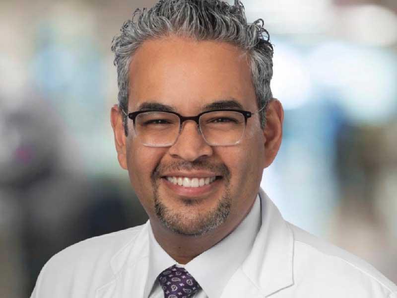 استشاري رئيس قسم العناية المركزة في مستشفى الأميري د. عبدالرحمن الفارس