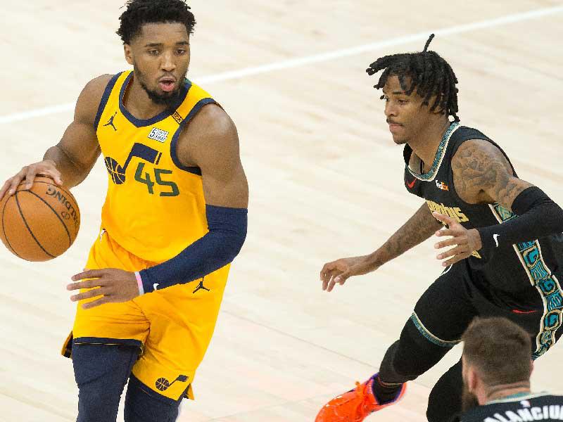 ميتشل دونوفان نجم يوتا خلال مواجهة ممفيس