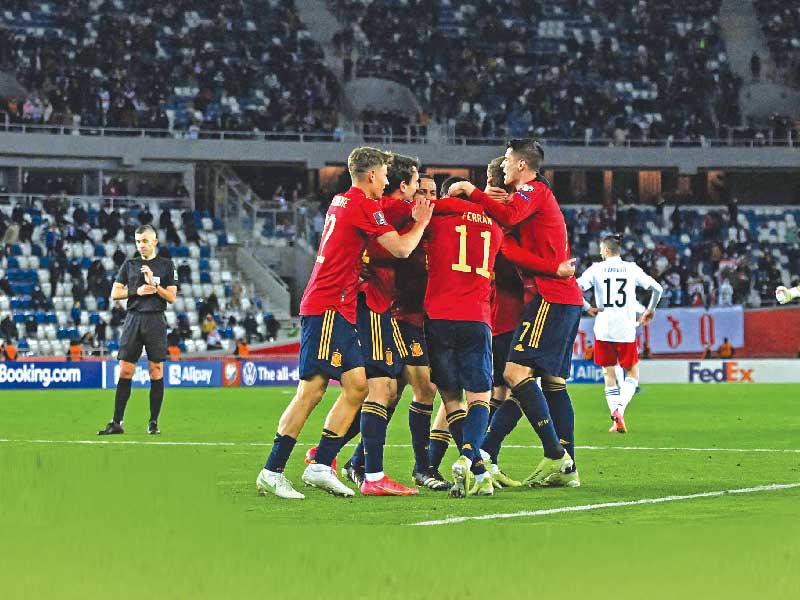 فرحة لاعبي المنتخب الإسباني بهدف الفوز