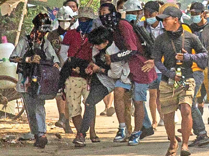 آلاف المحتجين إلى الشوارع في ميانمار