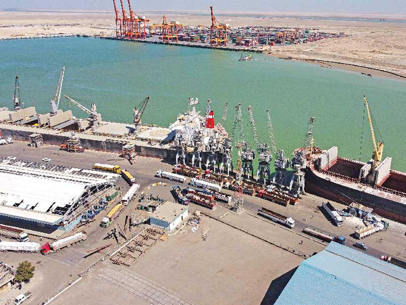 جانب من ميناء أم قصر جنوب البصرة              (أ ف ب)