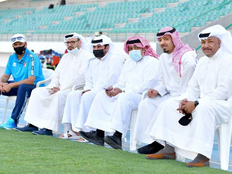 رئيس الاتحاد يتوسط اعضاء اللجان