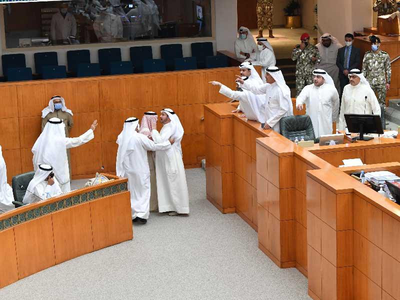 التوتر خيم على الجلسة بعد دخول المقاطعين