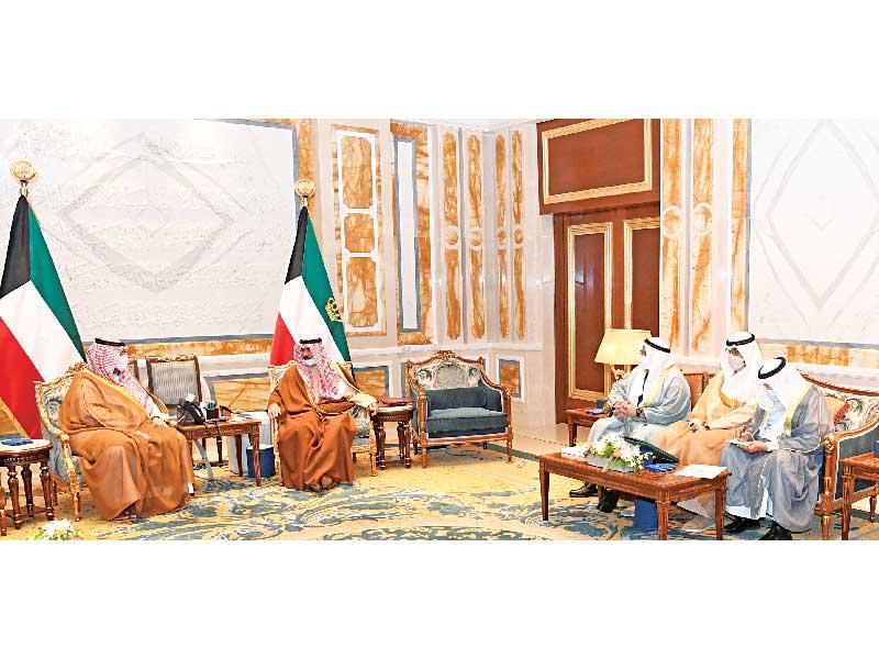  صاحب السمو أمير البلاد الشيخ نواف الأحمد مستقبلاً تركي بن محمد أمس