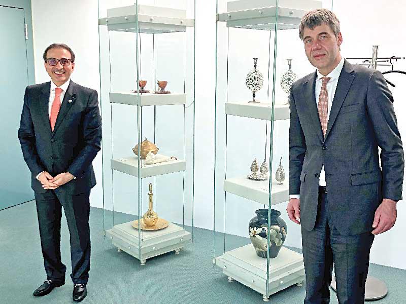 سفير الكويت نجيب البدر ومستشار أنجيلا ميركلn