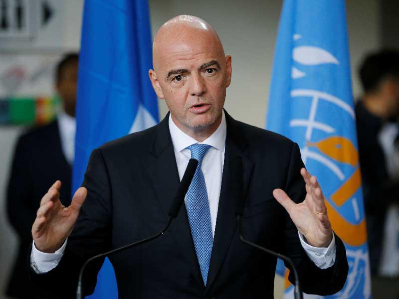 رئيس الاتحاد الدولي لكرة القدم  السويسري جياني إنفانتينو