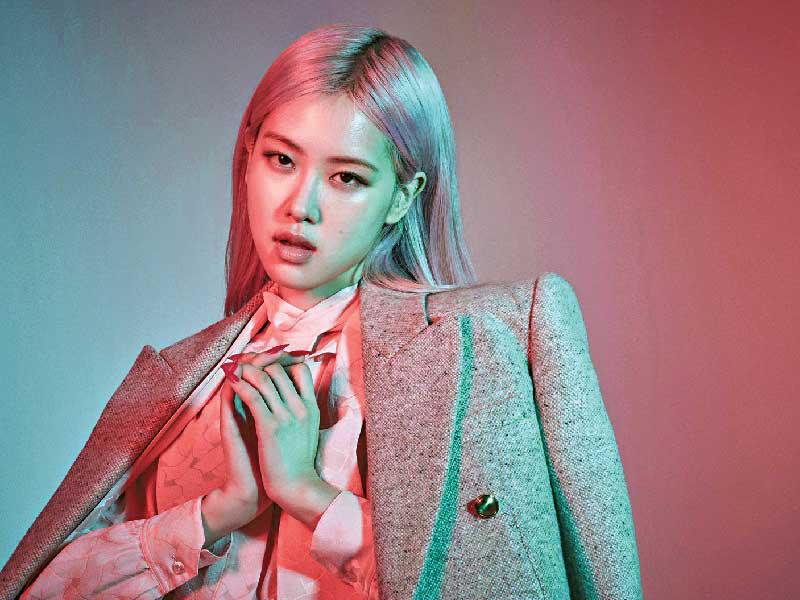 النجمة روزيه عضوة الفريق الكوري «BLACKPINK»