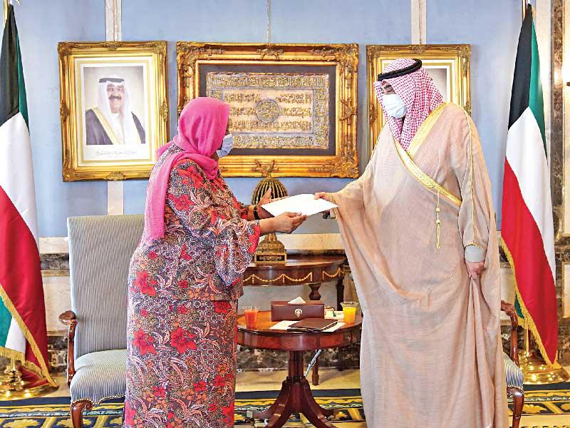 سمو رئيس مجلس الوزراء الشيخ صباح الخالد مستقبلا وزيرة العلاقات الدولية والتعاون بجنوب إفريقيا