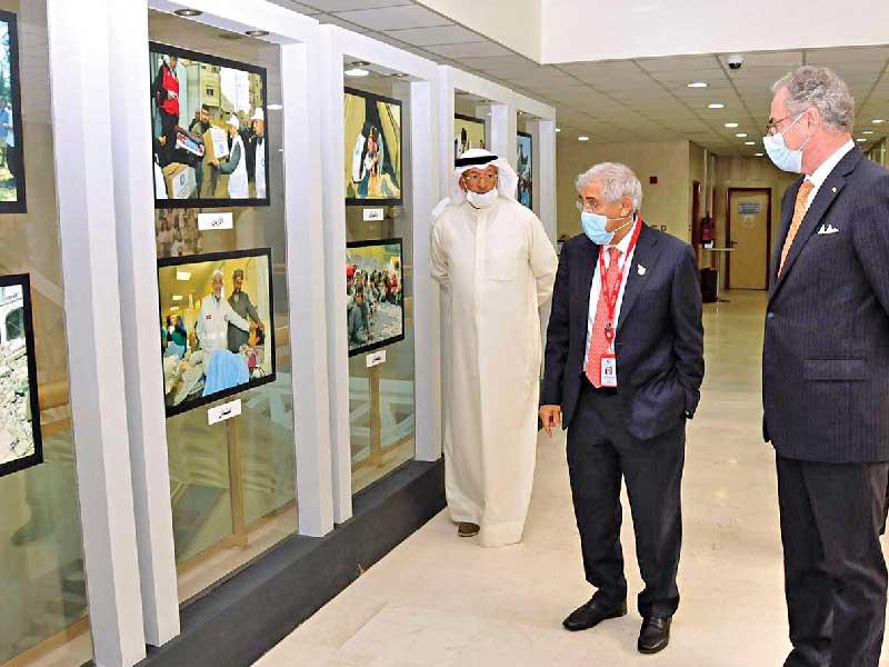 الساير والسفير البلجيكي خلال الزيارة