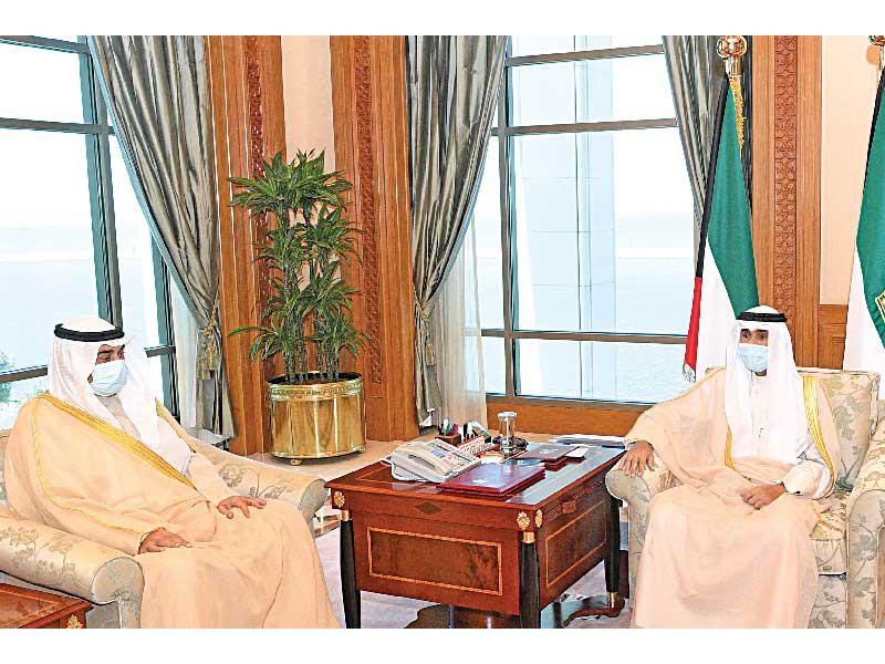 صاحب السمو أمير البلاد مستقبلاً رئيس مجلس الوزراء سمو الشيخ صباح الخالد أمس