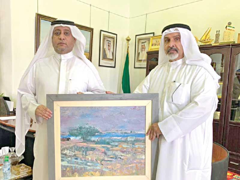 الفنان التشكيلي عبدالعزيز التميمي يهدي لوحة للمجلس الوطني للثقافة