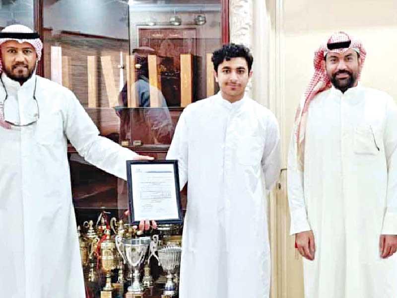 تكريم الطالب أحمد الجيران من جانب المدرسة