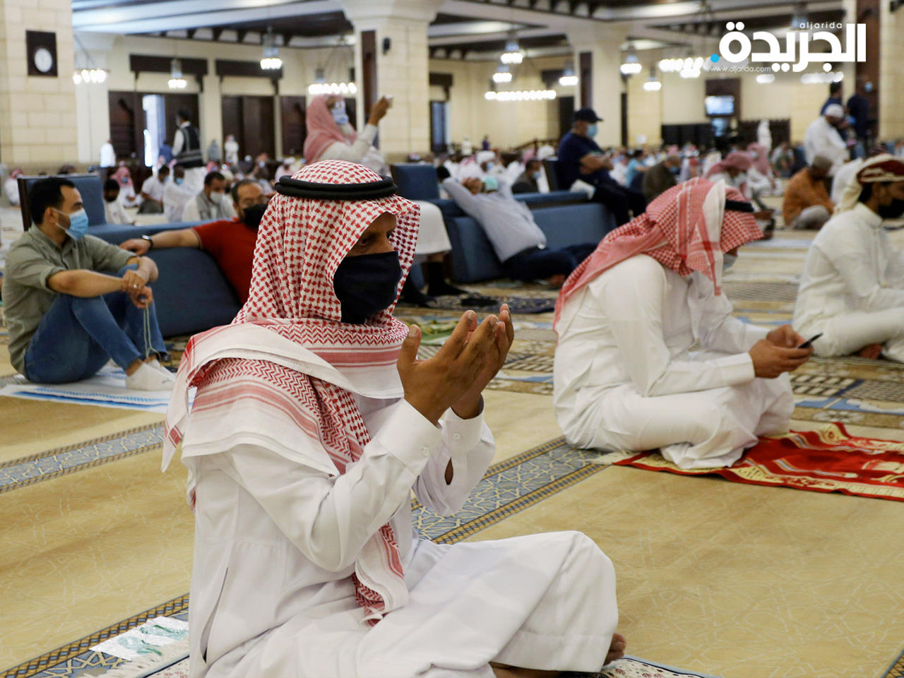 السعودية: تعليق الإفطار والاعتكاف بالمساجد