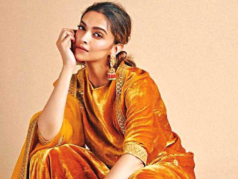 الممثلة الهندية ديبيكا بادوكون