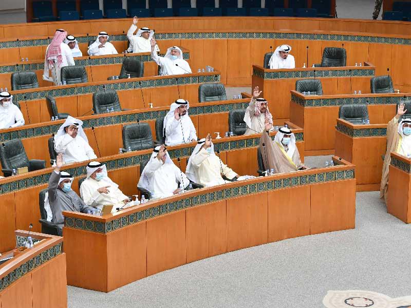 بعض أعضاء المجلس في الجلسة السابقة