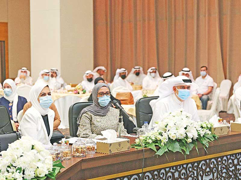 مشاركون في الورشة التربوية - الصحية في حولي