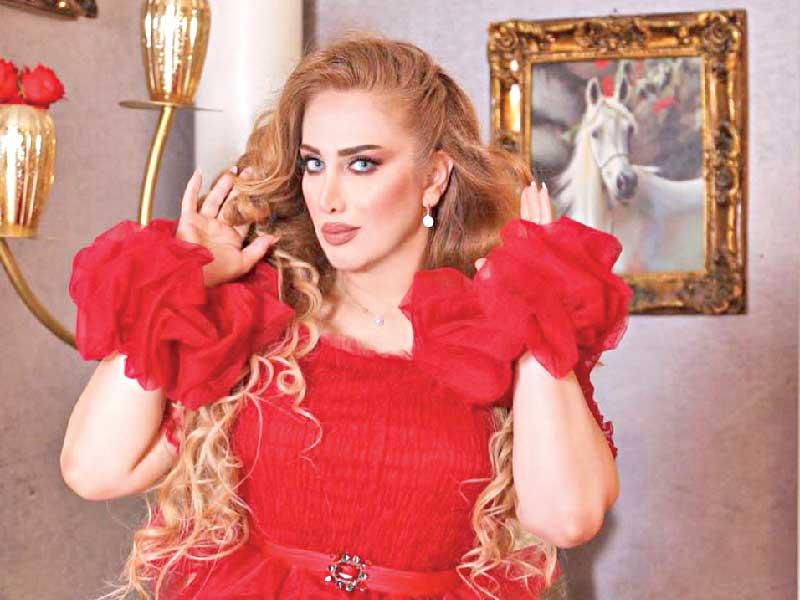 الفنانة ميس كمر