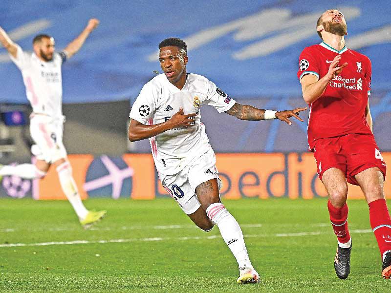 فينيسيوس نجم ريال مدريد يحتفل بهدفه 