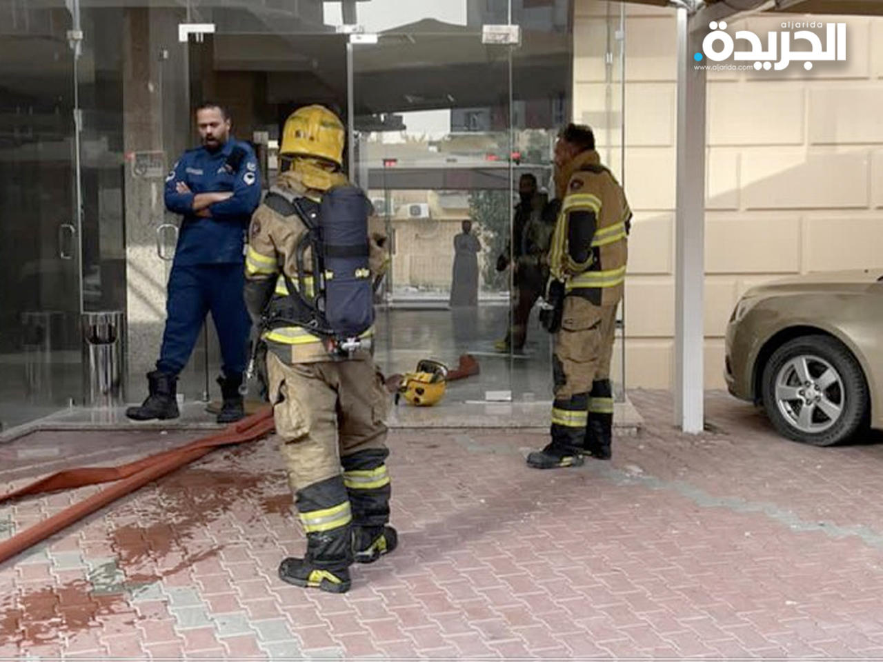 إخلاء عمارة في بنيد القار بعد اندلاع حريق في شقة