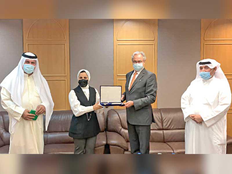 جانب من زيارة السفير البلجيكي لمتحف الكويتn