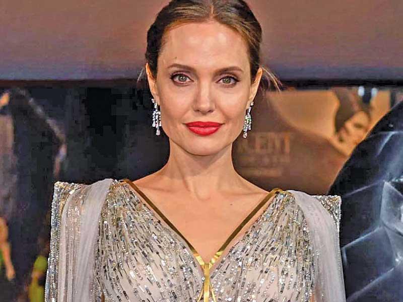الممثلة أنجلينا جولي