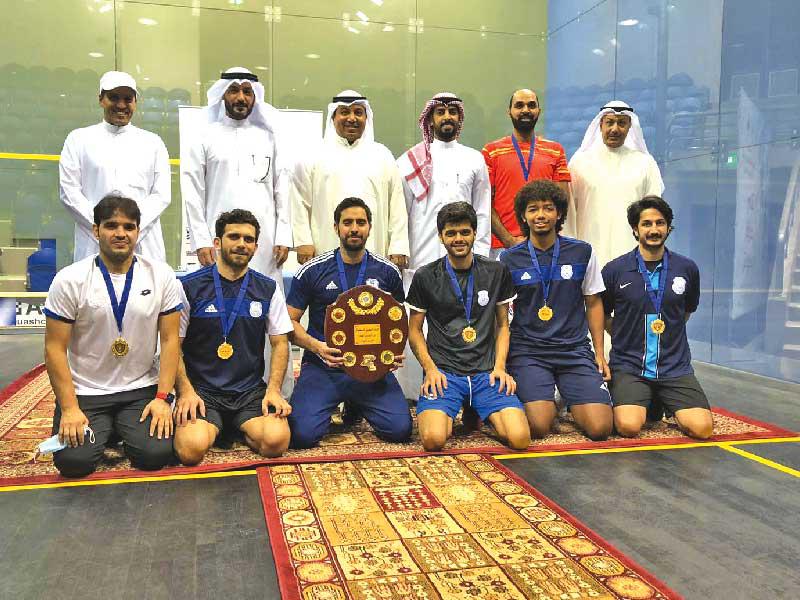 أبطال اليرموك في صورة جماعية مع درع الدوري