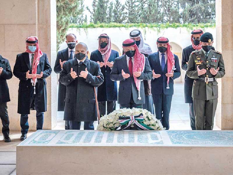 أول ظهور للأمير حمزة برفقة العاهل الأردني الملك عبدالله الثاني