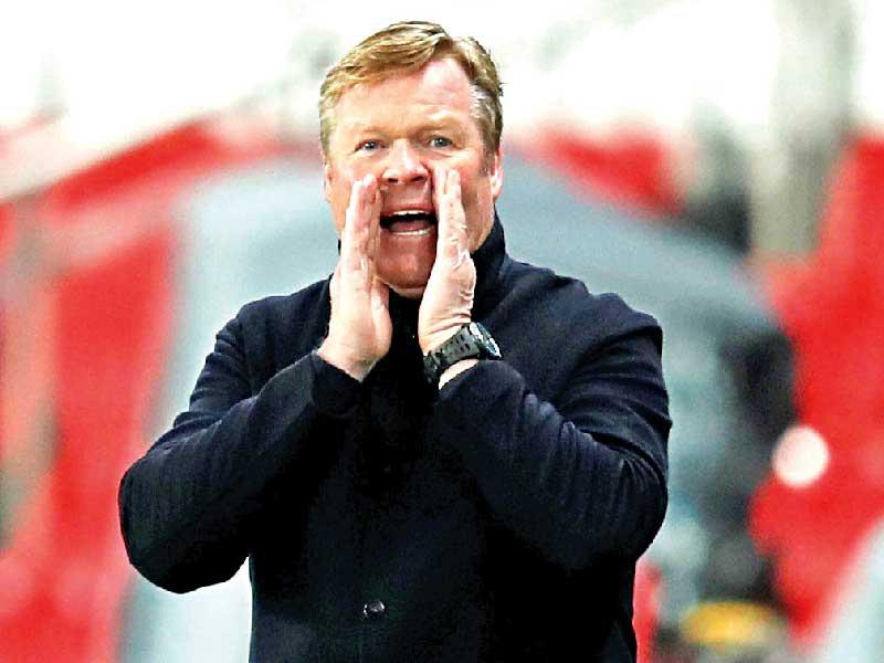  مدرب فريق برشلونة الهولندي رونالد كومان