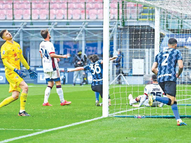 فرحة لاعبي الإنتر بهدف المباراة