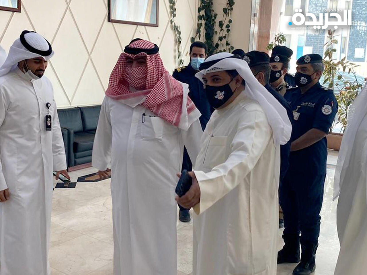 وزير الداخلية يزور الإدارة العامة للجمارك