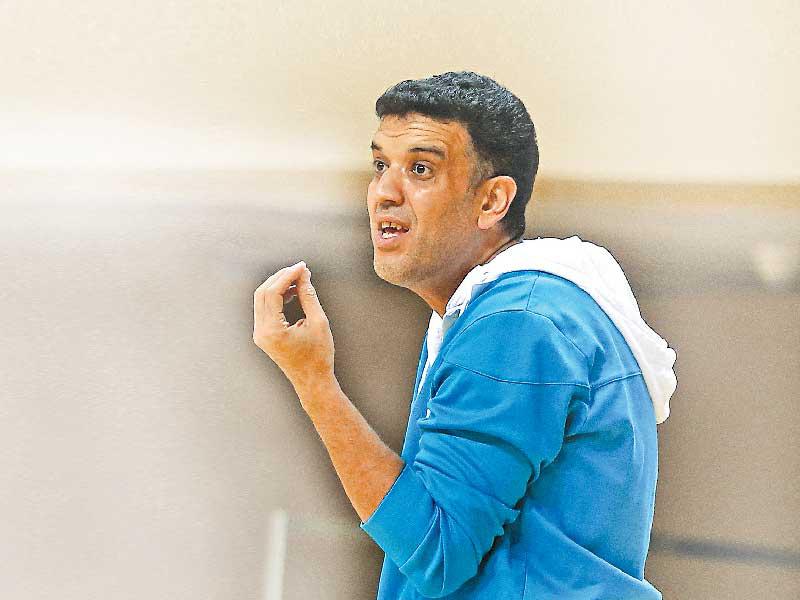  المدرب المصري للفريق الأول لكرة السلة بنادي الساحل أحمد عبدالعزيز