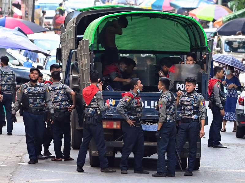 عناصر الجيش في ميانمار 