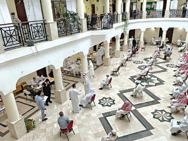 تطعيم 4 آلاف من عمال المساجد والأئمة والمؤذنين خلال اليومين الماضيين