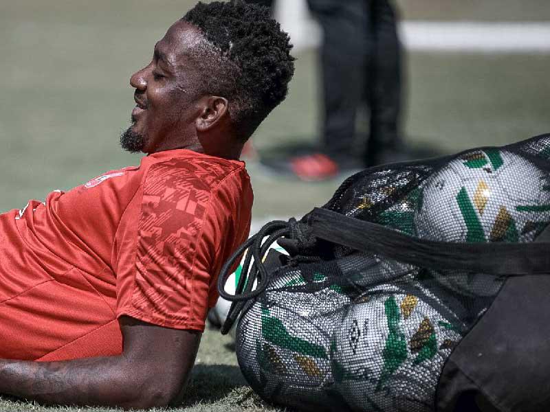 جنيور أجايي يغيب عن الأهلي لإصابته