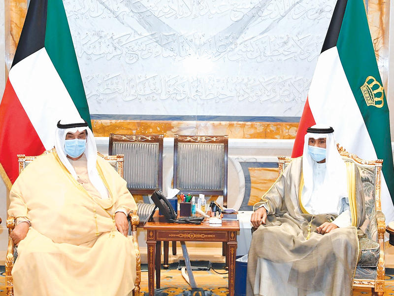 صاحب السمو أمير البلاد، الشيخ نواف الأحمد مستقبلاً سمو الشيخ ناصر المحمد أمس