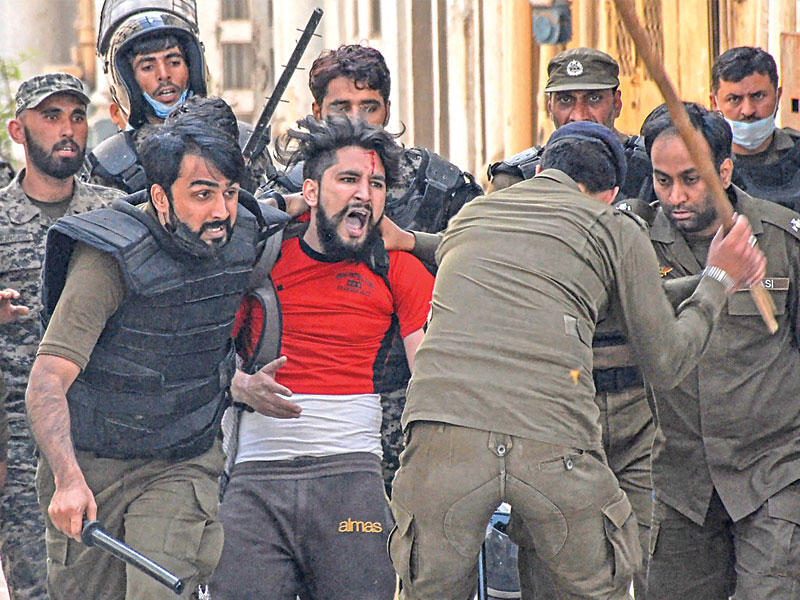 اشتباكات عنيفة في لاهور ثاني أكبر مدينة في باكستان