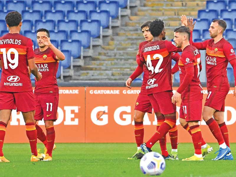 لاعبو روما خلال مباراة سابقة