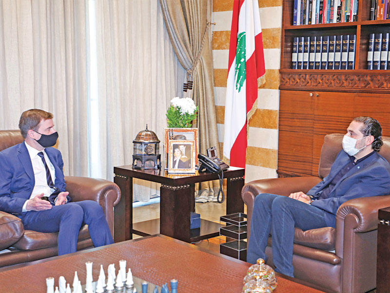 رئيس الحكومة المكلف سعد الحريري مستقبلاً مساعد وزير الخارجية الأميركي للشؤون السياسية ديفيد هيل أمس    (رويتزر)
