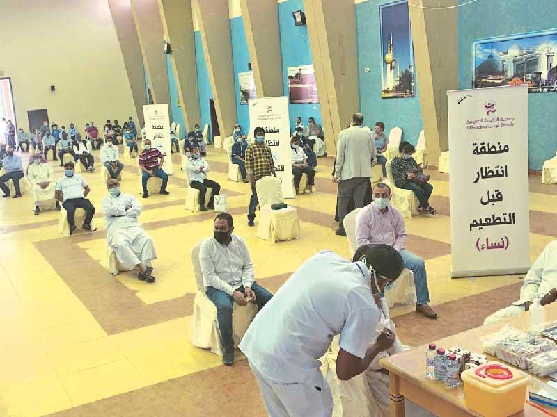 جانب من حملات التطعيم بالجمعيات التعاونية