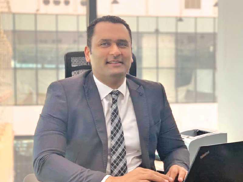 المدير الإقليمي لشركة أسترازينيكا في الكويت مصطفى عبد الهادي