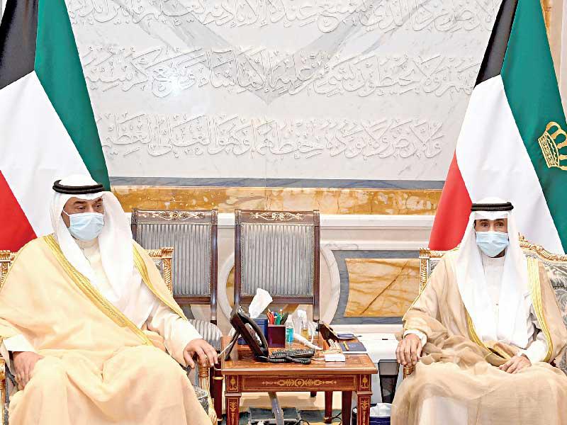 صاحب السمو أمير البلاد الشيخ نواف الأحمد مستقبلاً رئيس مجلس الوزراء سمو الشيخ صباح الخالد أمس