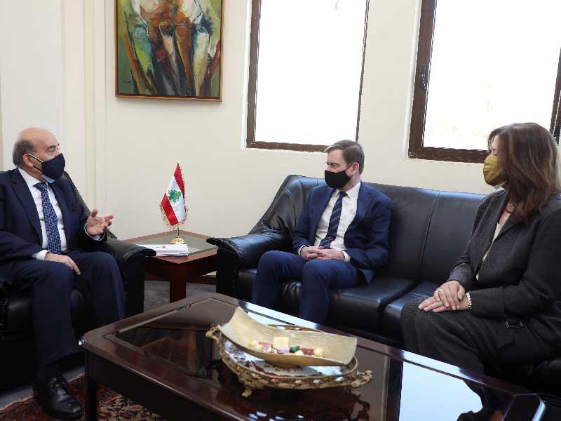 التقى وكيل وزارة الخارجية الأمريكية للشؤون السياسية ديفيد هيل والسفيرة الأمريكية في لبنان دوروثي شيا بوزير الخارجية اللبناني في تصريف الأعمال شربل وهبي في بيروت