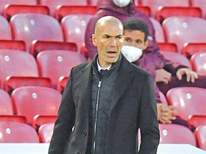 المدير الفني لريال مدريد الإسباني  الفرنسي زين الدين زيدان