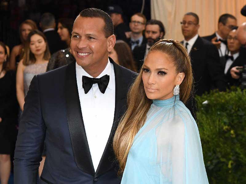 المغنية جينيفر لوبيز ولاعب البيسبول أليكس رودريغيز